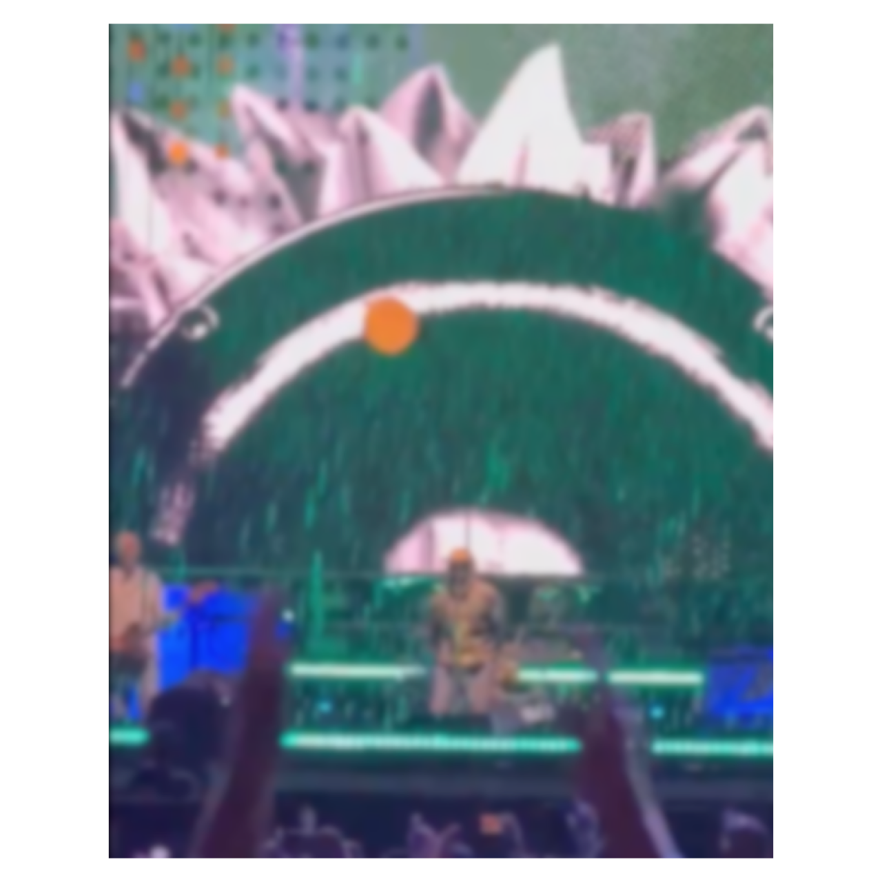 【OASIS LIVE ’25】舞台は北米へ!トロント公演 新施設ロジャーススタジアムは感動の雨 - Fab4Road
